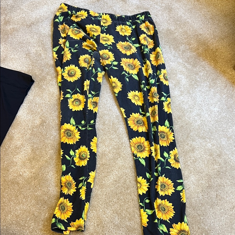 No Boundaries Sunflower Print Leggings - Black and Yellow